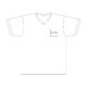 Camiseta blanca de algodn con cuello en V y mangas cortas.