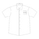 Camisa de manga corta con tapeta de botones y cuello.