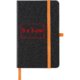 Cuaderno negro con cierre elstico y marcapginas de cinta.