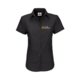 Blusa Oxford negra de manga corta con tapeta de botones.