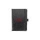 Cuaderno negro con cierre de goma elstica.