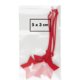 Juego de adornos de estrella de fieltro rojo con cuerda.