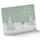 Calendario de Adviento de papel verde con puertas numeradas.