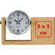 Portalpices de color madera con reloj analgico.