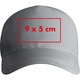 Gorra de bisbol reflectante de tela con correa ajustable.