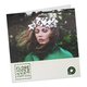 Tarjetas plegables de papel en formato vertical con barniz de relieve parcial.