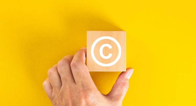 Signo de copyright, marca comercial y marca registrada en uso