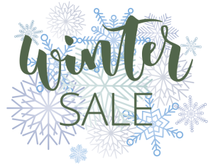 Texto de venta de invierno en letras cursivas y en negrita sobre un fondo de varios copos de nieve azules y grises de diferentes tamaños y diseños.
